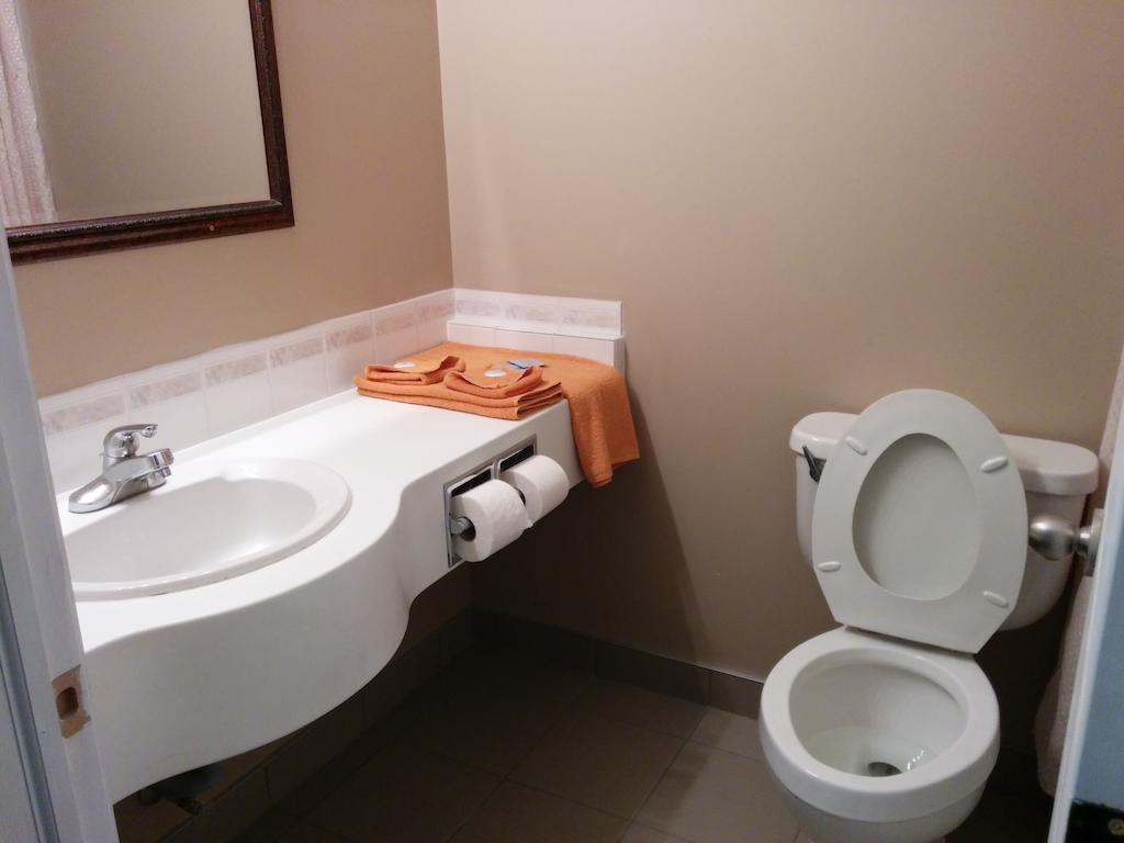 Bonnyville Hotel Εξωτερικό φωτογραφία