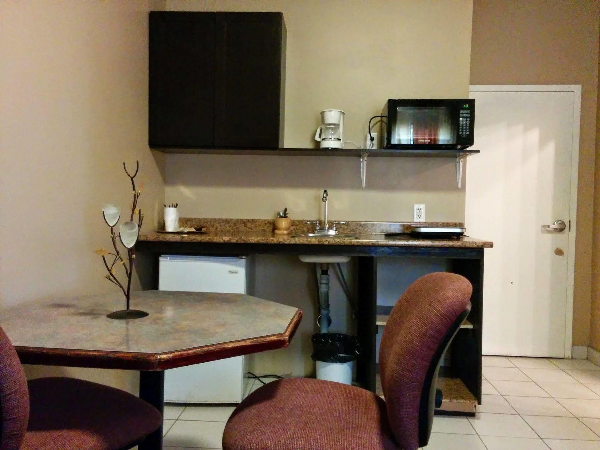 Bonnyville Hotel Εξωτερικό φωτογραφία